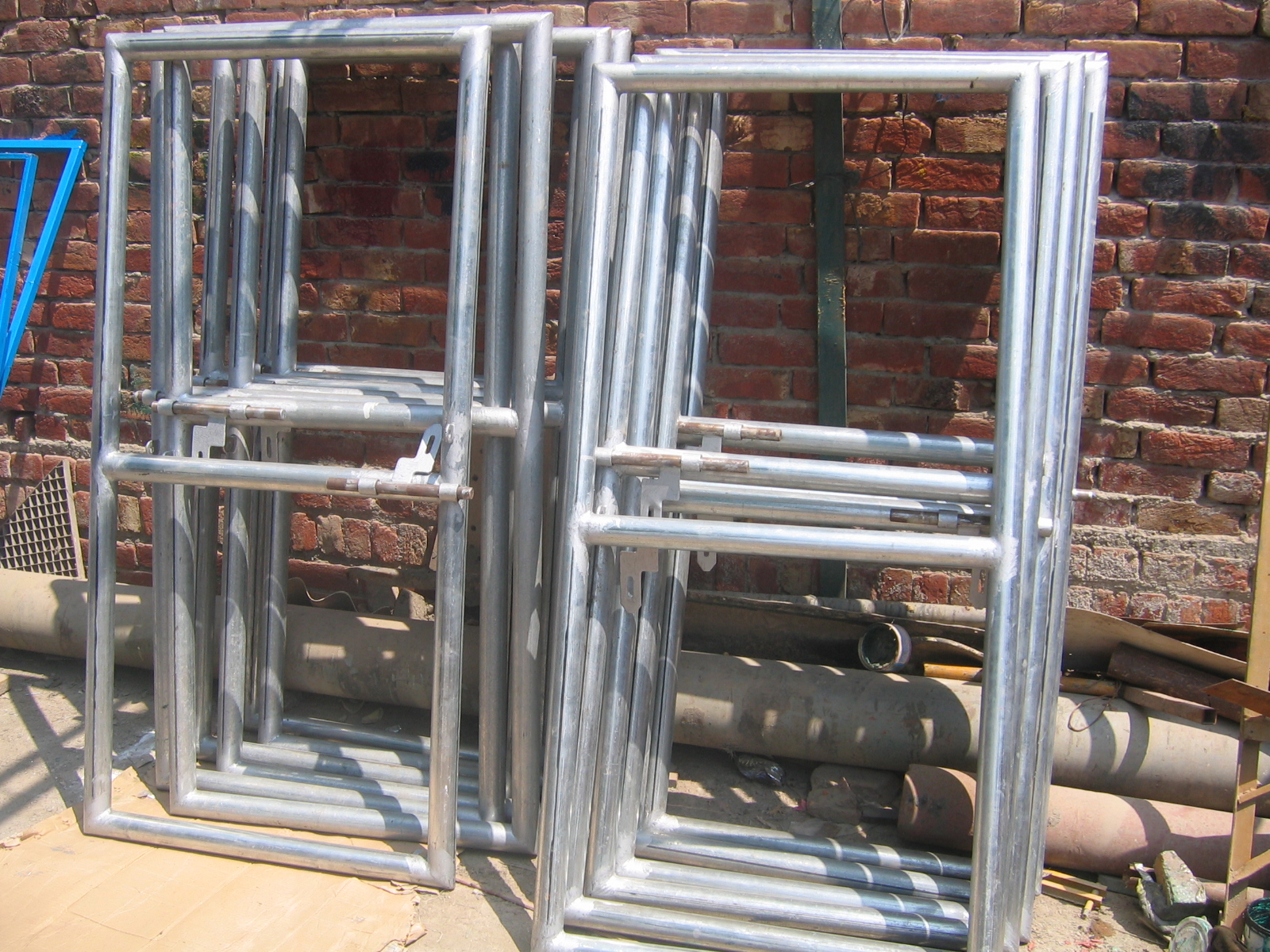 Fence_Fence-columns_chain-link-wire-mesh-fence_wire-mesh-fence_fence-doors